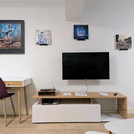 Music Blue - Centre