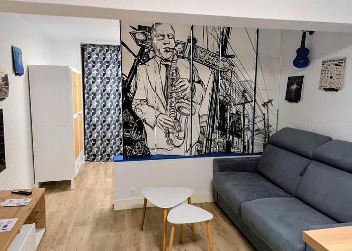 Music Blue - Centre
